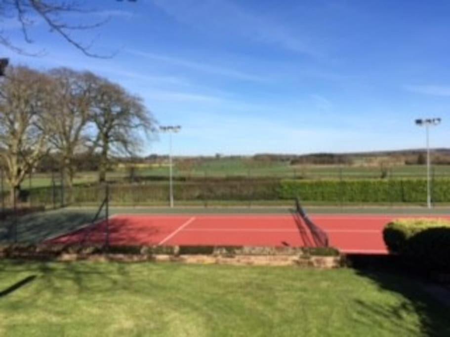 Courtside Barn, Lynn, Newport Villa นิวพอร์ต ภายนอก รูปภาพ